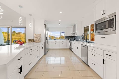 Bright, open-concept kitchen ideal for group cooking and entertaining.