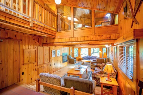 Premium Cabin, 4 Bedrooms, Fireplace, Lake View | Living area | Flat-screen TV, table tennis