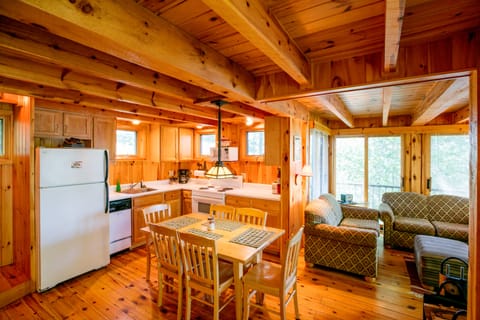 Premium Cabin, 3 Bedrooms, Fireplace, Lake View | In-room dining