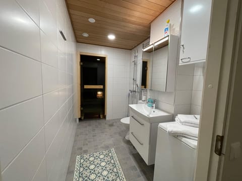 Comfort Apartment, 1 Bedroom, Balcony, Courtyard View | Bathroom