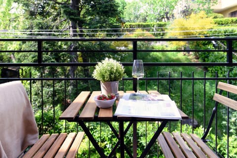 Apartment, Hill View | Premium bedding, down comforters, desk, iron/ironing board