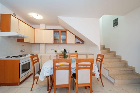 Comfort Apartment, 2 Bedrooms, Air conditioning | Private kitchen | Fridge, oven, stovetop, espresso maker