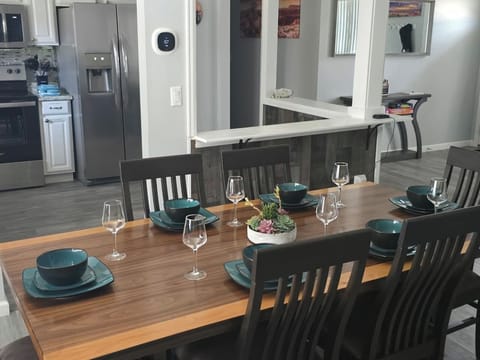 6 Person dinning table