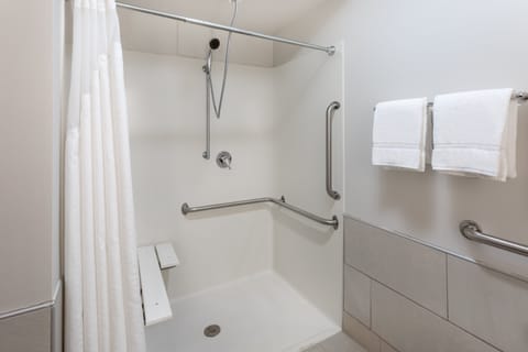 Standard Room, 1 Twin Bed, Accessible (Roll-In Shower) | Bathroom | Combined shower/tub, free toiletries, hair dryer, towels