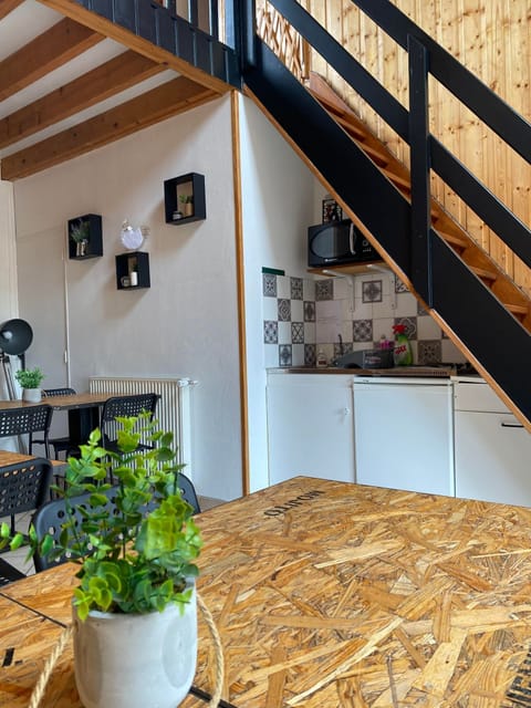 Classic Room, Garden View | Shared kitchen | Shared fridge, microwave, highchair