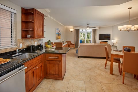 Studio Suite, Kitchen, Golf View | 1 bedroom, in-room safe, blackout drapes, iron/ironing board