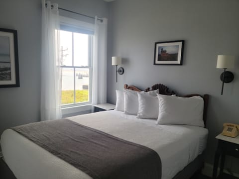Room, 1 Queen Bed, Ocean view | Bed sheets