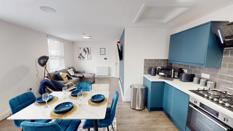 Dining Area - perfect for a night in with a home-cooked meal.
Imagine yourself having a small dinner party here with close friends or family and good conversation