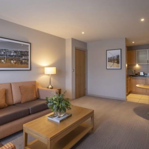 Coffee/tea maker, electric kettle