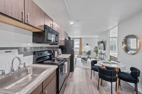 Kitchen equipped with your cooking essentials! Pots, pans, cooking utensils