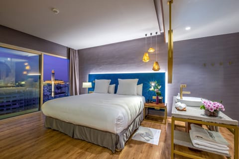 Premium Double or Twin Room, Sea View | Premium bedding, minibar, in-room safe, desk