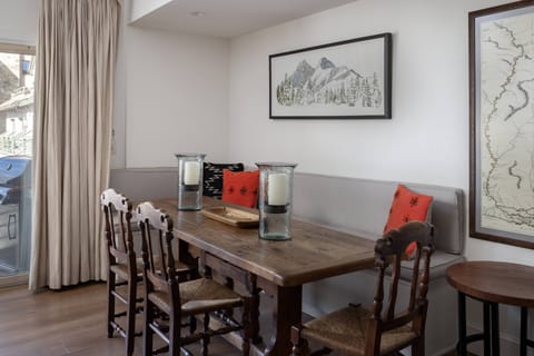 Dining area with seating for 6-8