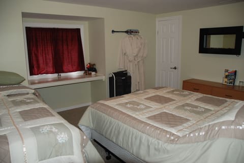 Tait Bear Room, 1 Queen Bed 1 Single Bed, Shared Bathroom | Free WiFi