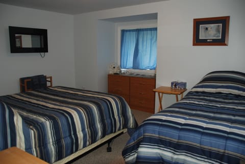 	Polar Bear Room, 1 Queen Bed and 1 Single Bed, Shared Bathroom | Free WiFi