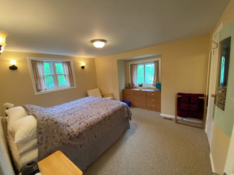 Klondike Bear Room, 1 Queen Bed, Shared Bathroom | Free WiFi