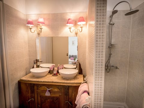 Superior Double Room, Private Bathroom | Bathroom