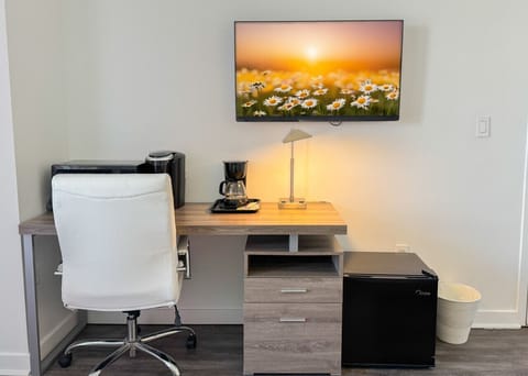 Studio with amenities and TV