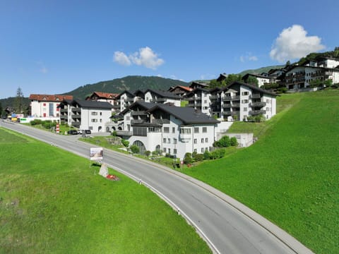 Building, Residential Area, Neighbourhood, Architecture, House, Home, Human Settlement, Urban Design, Suburb, Village