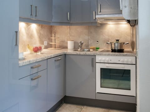 Kitchen Appliance, Kitchen, Countertop, Cabinetry, Major Appliance, Furniture, Interior Design, Flooring, Home Appliance, Wood