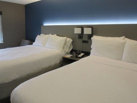 Pillowtop beds, in-room safe, desk, laptop workspace