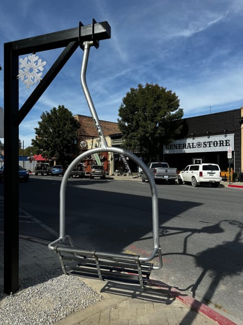 Swing in front of the building