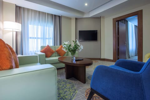 Suite, 1 Bedroom | Free minibar, in-room safe, desk, laptop workspace