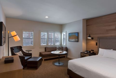 Room (Lake Cott Lower) | Down comforters, pillowtop beds, in-room safe, desk