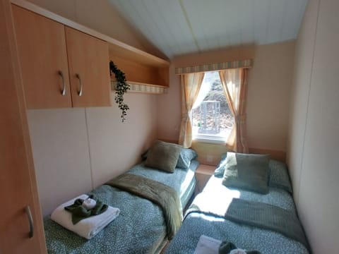Deluxe Chalet, 3 Bedrooms, Kitchen | Individually decorated, individually furnished, iron/ironing board