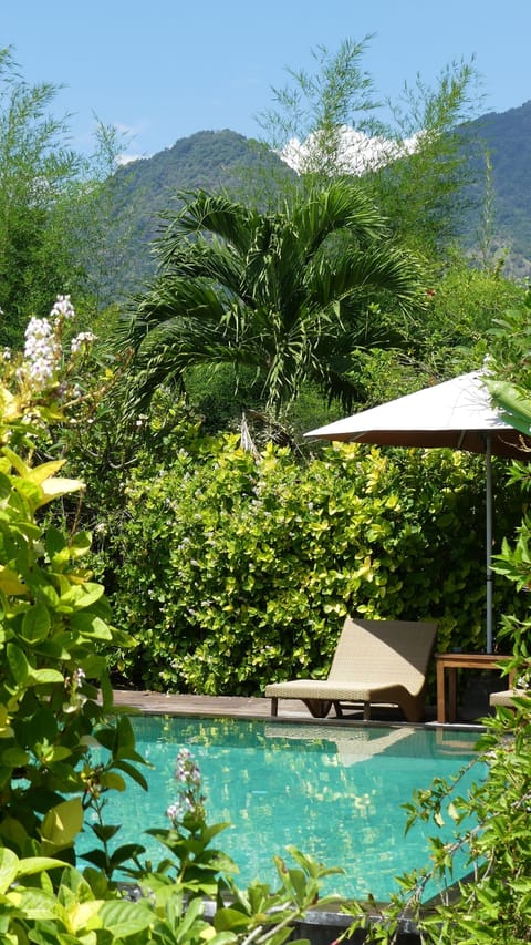 Seasonal outdoor pool, an infinity pool, pool umbrellas, sun loungers