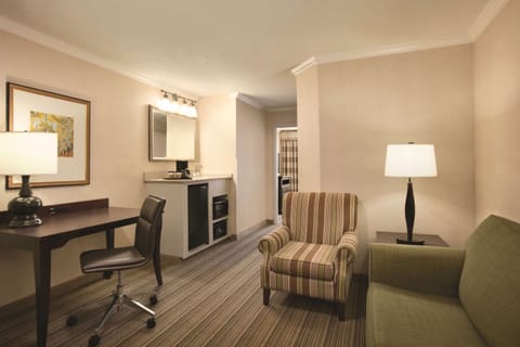 Suite, 1 Bedroom, Non Smoking | Premium bedding, Tempur-Pedic beds, in-room safe, desk