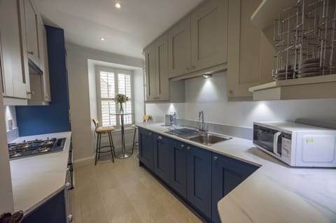 House | Private kitchen | Fridge, microwave, oven, stovetop