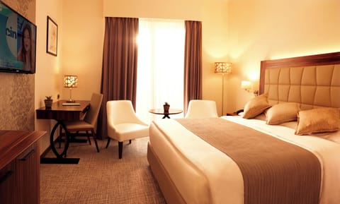 Executive Double Room Sea View/Balcony | Hypo-allergenic bedding, minibar, in-room safe, desk