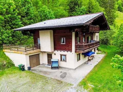 House, Roof, Cottage, Home, Estate, Farmhouse, Log Cabin, Balcony, Villa