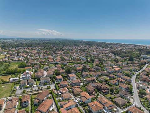 Daytime, Residential Area, Urban Area, Bird'S-Eye View, City, Neighbourhood, Aerial Photography, Horizon, Metropolitan Area, Landscape
