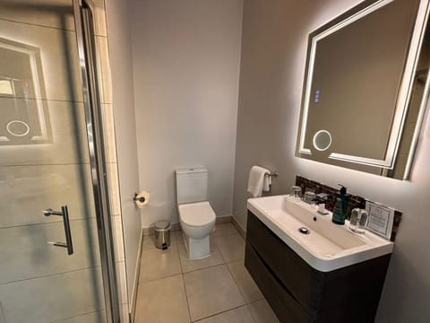 Towels, soap, shampoo, toilet paper