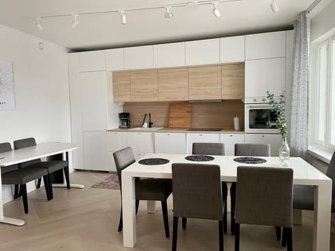 Comfort Apartment, 2 Bedrooms, City View | Private kitchen