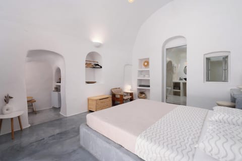 Junior Suite | In-room safe, iron/ironing board, free WiFi