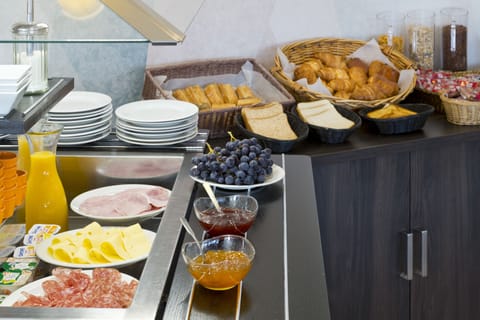 Daily buffet breakfast for a fee