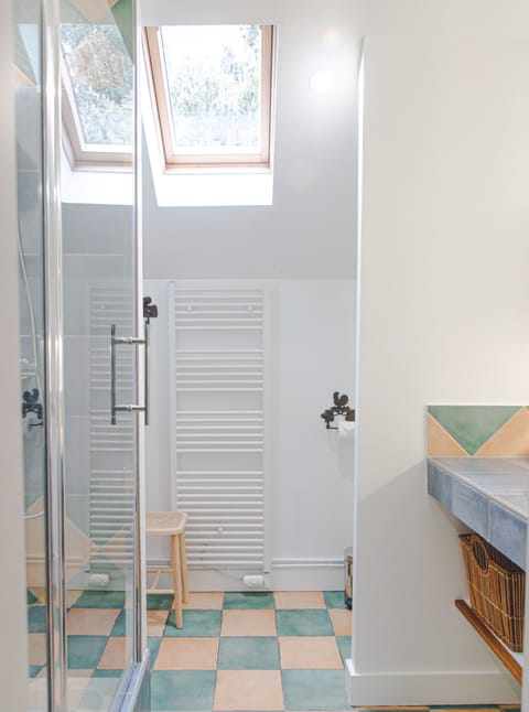 Double Room, 1 King Bed, Park View | Bathroom | Bathrobes