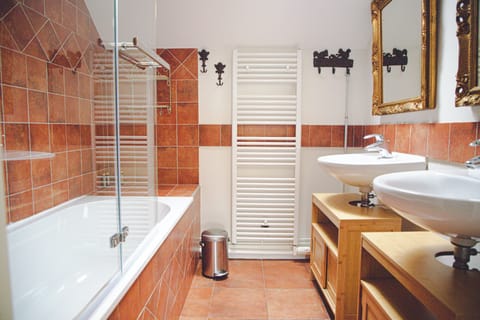 Family Quadruple Room, 2 Queen Beds, Park View | Bathroom | Bathrobes