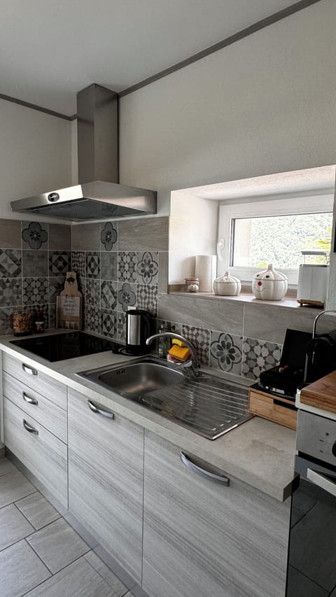 Comfort Room, Courtyard View | Private kitchen | Espresso maker, coffee/tea maker, electric kettle, toaster