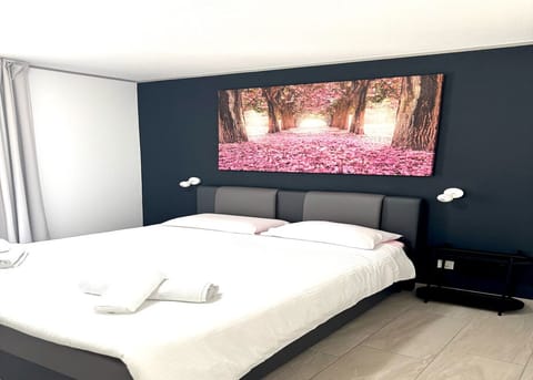 Family Triple Room, 1 Bedroom, Courtyard View | Hypo-allergenic bedding, cribs/infant beds, free WiFi, bed sheets