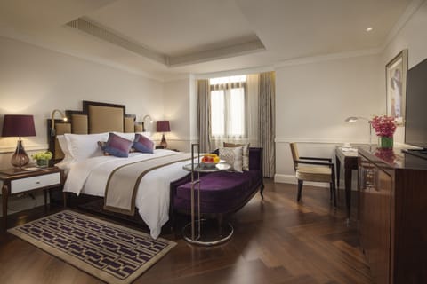 Ultra Sassy Double Room | Premium bedding, in-room safe, desk, laptop workspace