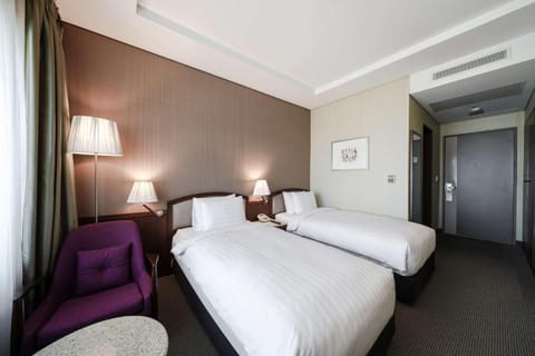 Standard Room, 2 Twin Beds (3 paxs to be booked until 3PM) | Premium bedding, down comforters, in-room safe, laptop workspace