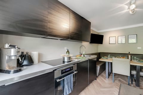 Standard Apartment, 2 Bedrooms, Mountainside (Boutique Apartment Limone Ski In Ski) | Private kitchenette | Fridge, microwave, oven, stovetop