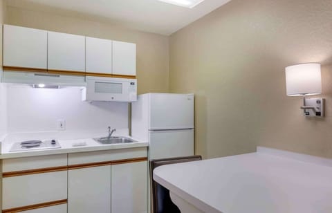 Studio, 1 Queen Bed, Non Smoking | Desk, iron/ironing board, free rollaway beds, free WiFi