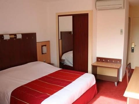 Standard Single Room (Air conditioning ) | In-room safe, desk, soundproofing, free WiFi