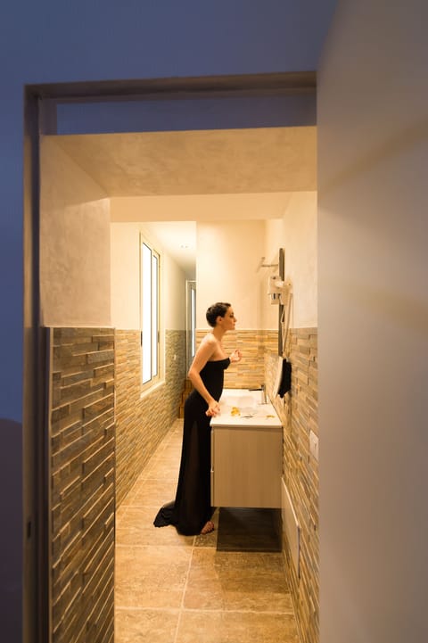 Exclusive Double Room, Bathtub | Bathroom | Shower, rainfall showerhead, free toiletries, hair dryer