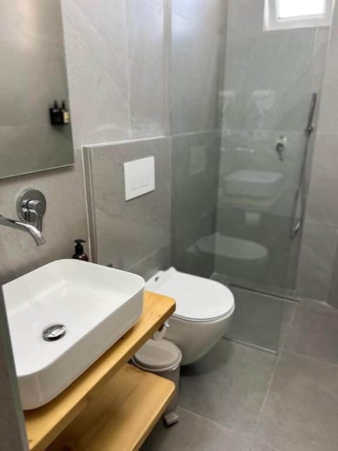 Shower, free toiletries, hair dryer, bathrobes