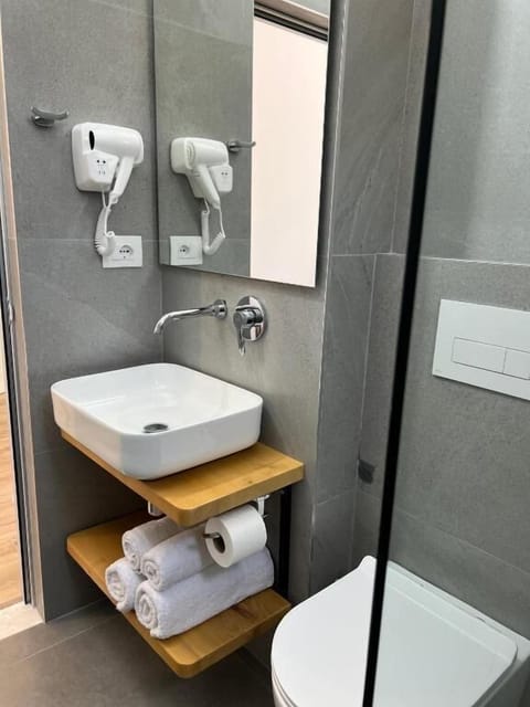 Triple Room, Balcony, Sea View | Bathroom | Shower, free toiletries, hair dryer, bathrobes